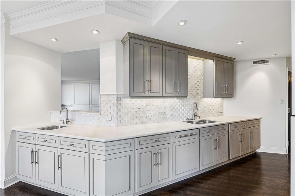 2660 Peachtree Road NW 25G