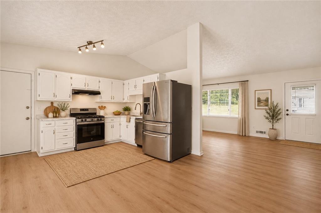 3217 Canterbury Trail