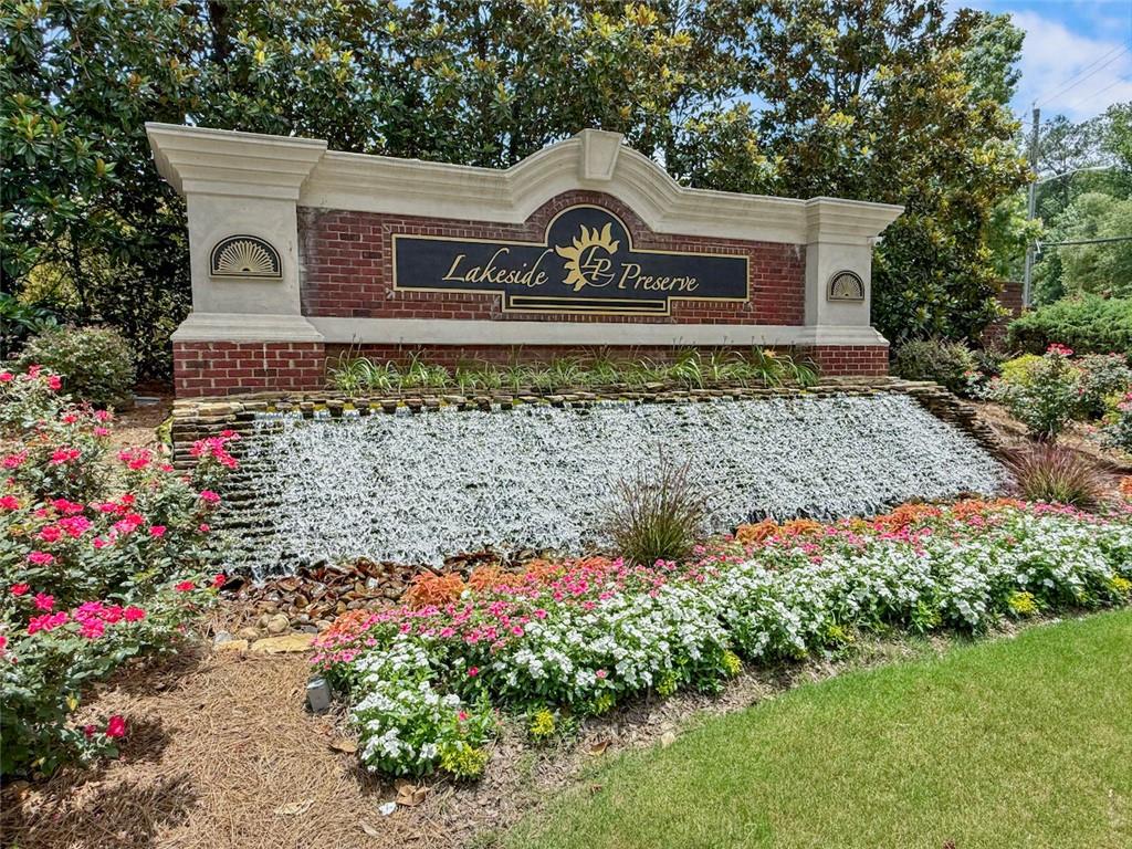 3948 Lake Manor Way