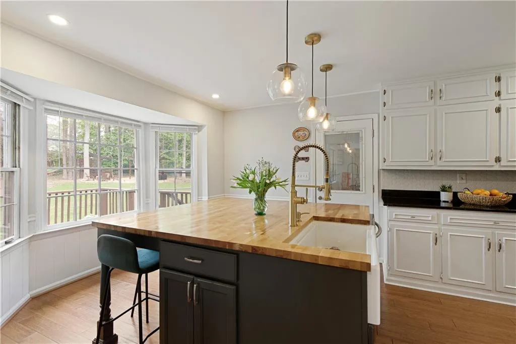 Roswell, Georgia 30076, United States, 5 Bedrooms Bedrooms, ,4 BathroomsBathrooms,Residential,Coming Soon,94988