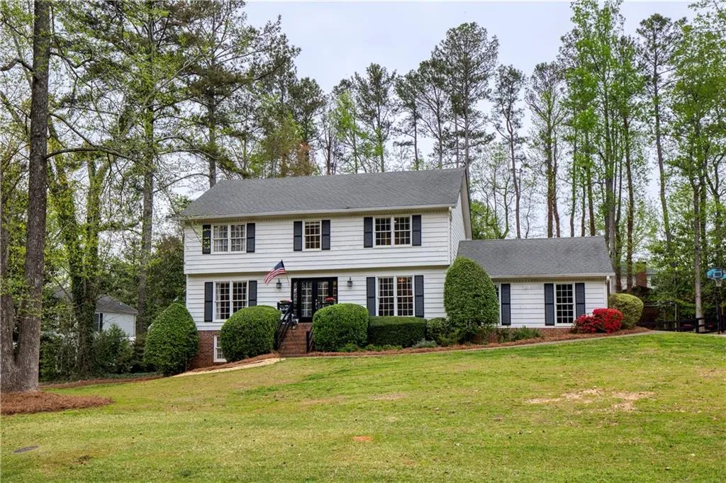 Roswell, Georgia 30076, United States, 5 Bedrooms Bedrooms, ,4 BathroomsBathrooms,Residential,Coming Soon,94988