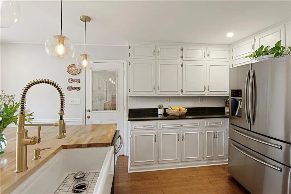 Roswell, Georgia 30076, United States, 5 Bedrooms Bedrooms, ,4 BathroomsBathrooms,Residential,Coming Soon,94988