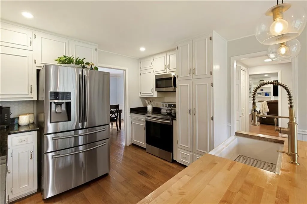 Roswell, Georgia 30076, United States, 5 Bedrooms Bedrooms, ,4 BathroomsBathrooms,Residential,Coming Soon,94988