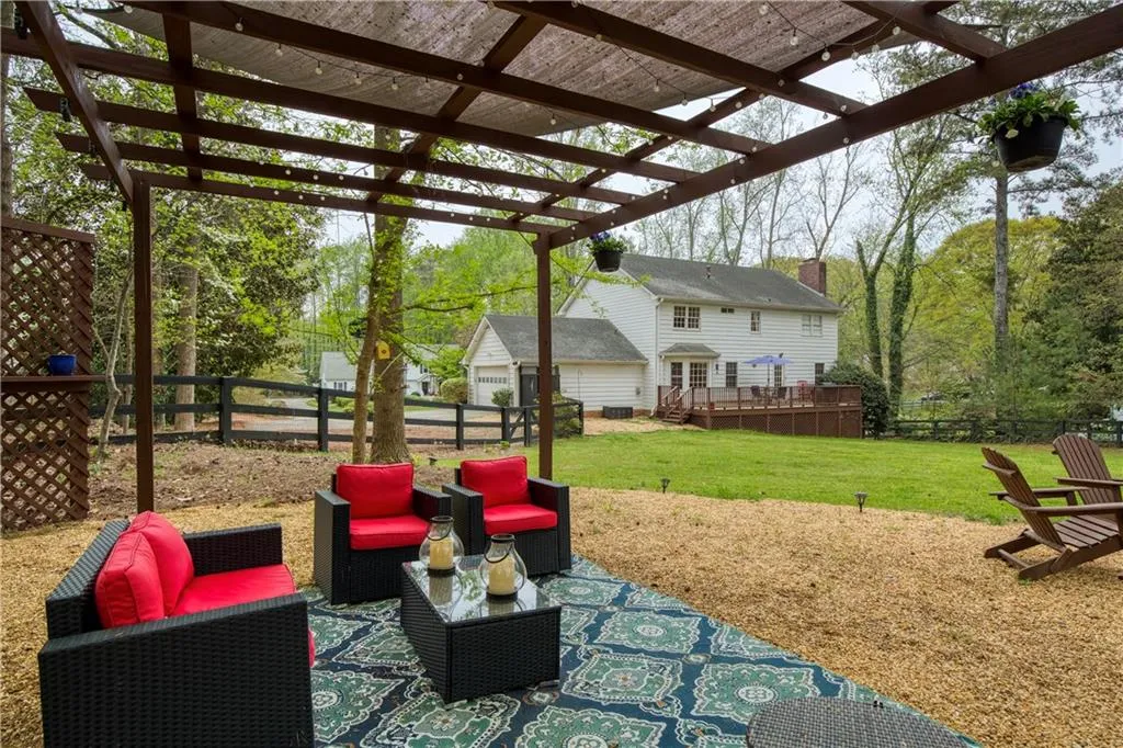 Roswell, Georgia 30076, United States, 5 Bedrooms Bedrooms, ,4 BathroomsBathrooms,Residential,Coming Soon,94988