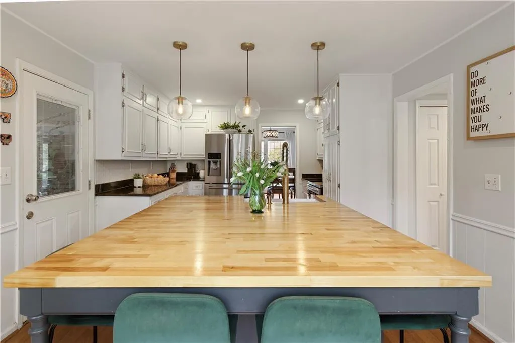 Roswell, Georgia 30076, United States, 5 Bedrooms Bedrooms, ,4 BathroomsBathrooms,Residential,Coming Soon,94988