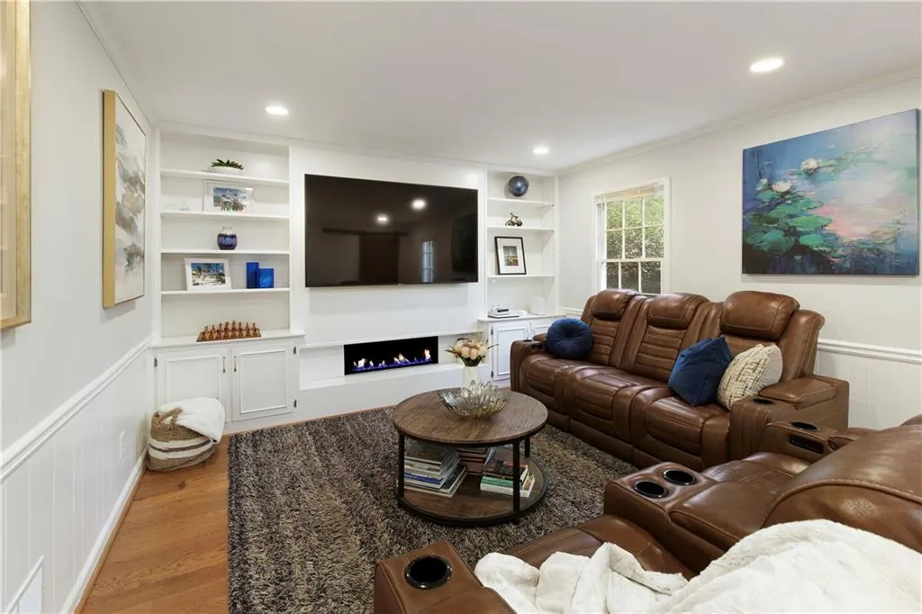 Roswell, Georgia 30076, United States, 5 Bedrooms Bedrooms, ,4 BathroomsBathrooms,Residential,Coming Soon,94988