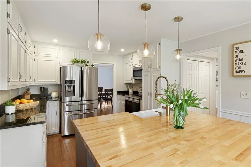 Roswell, Georgia 30076, United States, 5 Bedrooms Bedrooms, ,4 BathroomsBathrooms,Residential,Coming Soon,94988