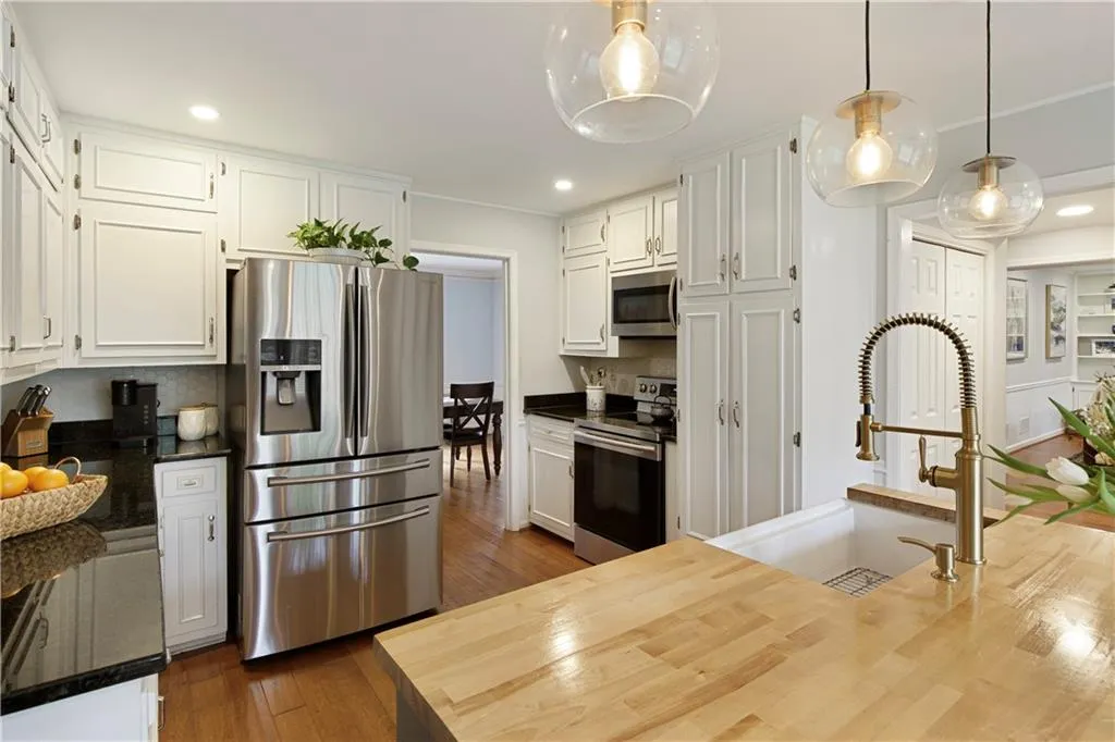 Roswell, Georgia 30076, United States, 5 Bedrooms Bedrooms, ,4 BathroomsBathrooms,Residential,Coming Soon,94988