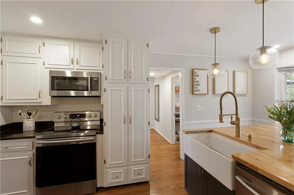 Roswell, Georgia 30076, United States, 5 Bedrooms Bedrooms, ,4 BathroomsBathrooms,Residential,Coming Soon,94988