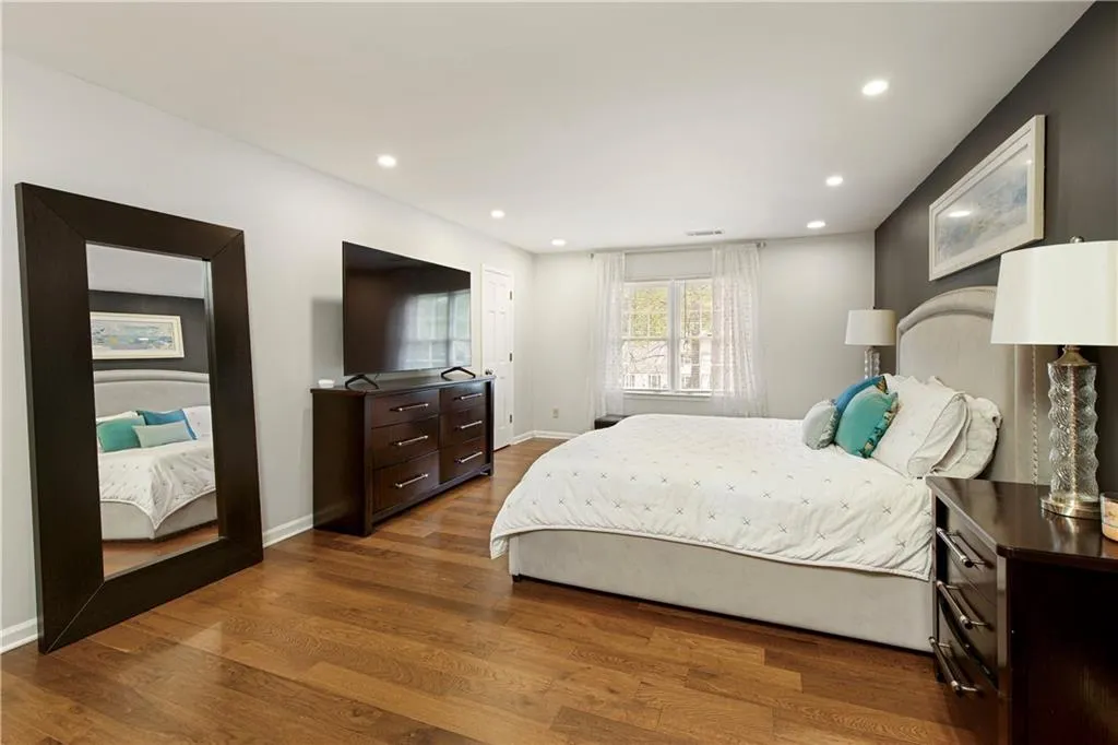 Roswell, Georgia 30076, United States, 5 Bedrooms Bedrooms, ,4 BathroomsBathrooms,Residential,Coming Soon,94988