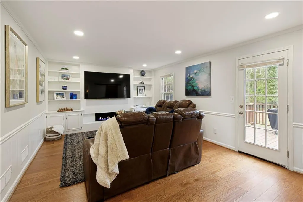 Roswell, Georgia 30076, United States, 5 Bedrooms Bedrooms, ,4 BathroomsBathrooms,Residential,Coming Soon,94988