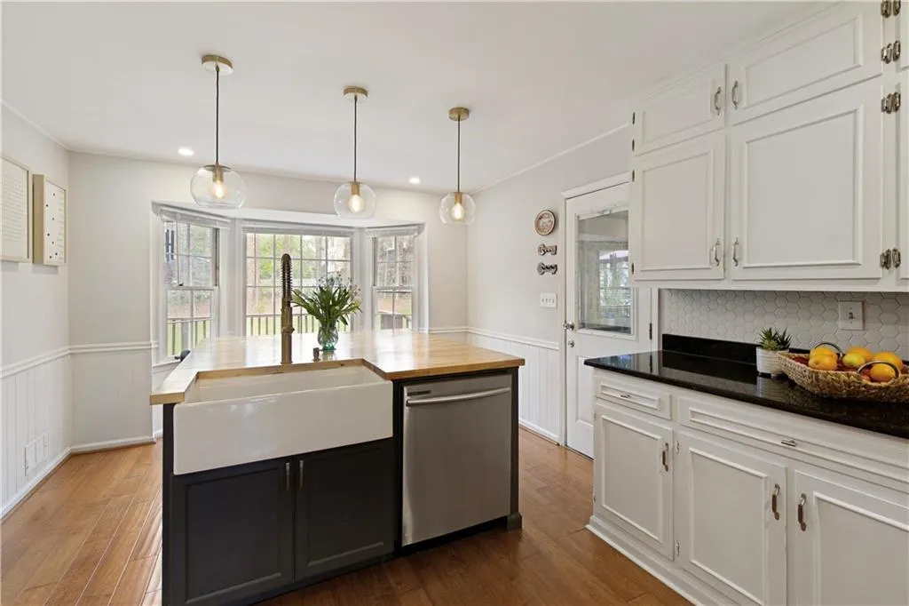 Roswell, Georgia 30076, United States, 5 Bedrooms Bedrooms, ,4 BathroomsBathrooms,Residential,Coming Soon,94988