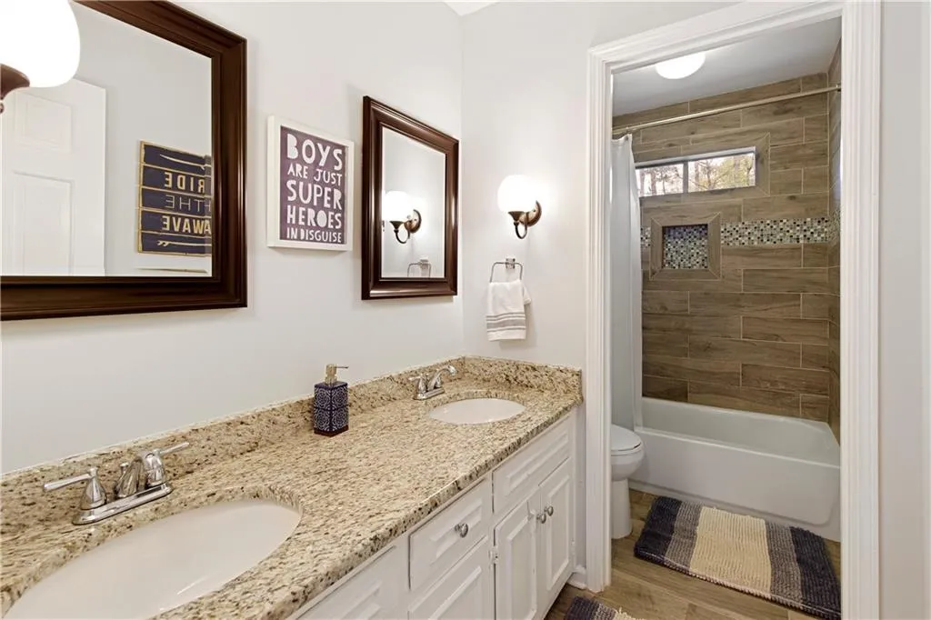 Roswell, Georgia 30076, United States, 5 Bedrooms Bedrooms, ,4 BathroomsBathrooms,Residential,Coming Soon,94988