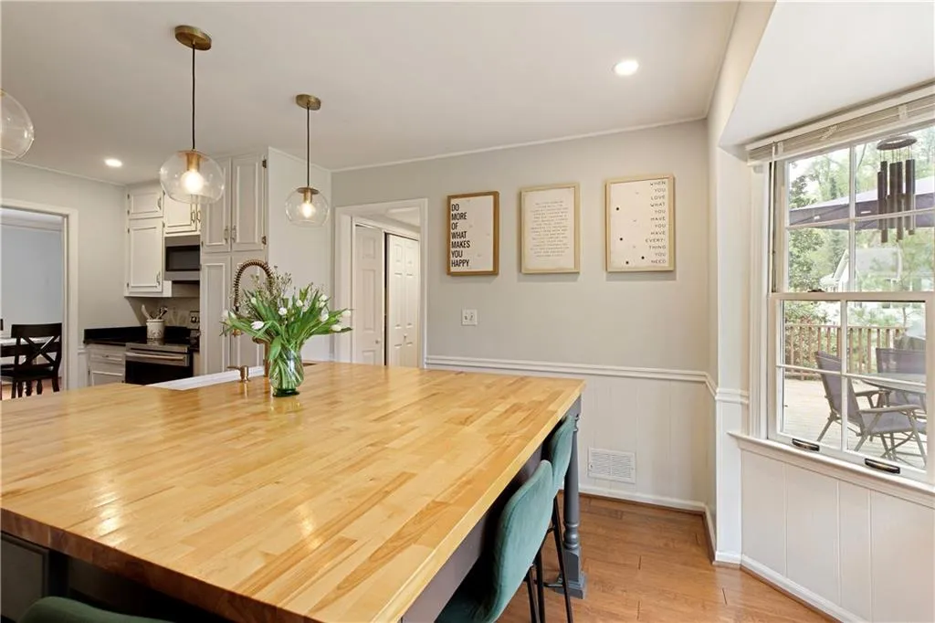 Roswell, Georgia 30076, United States, 5 Bedrooms Bedrooms, ,4 BathroomsBathrooms,Residential,Coming Soon,94988