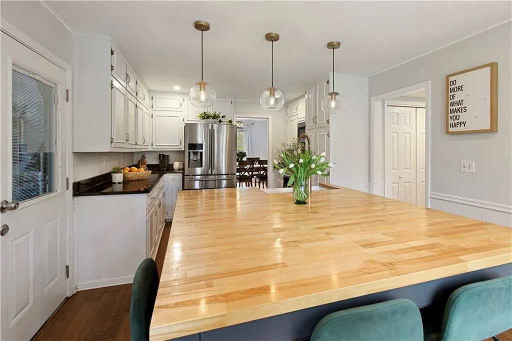 Roswell, Georgia 30076, United States, 5 Bedrooms Bedrooms, ,4 BathroomsBathrooms,Residential,Coming Soon,94988