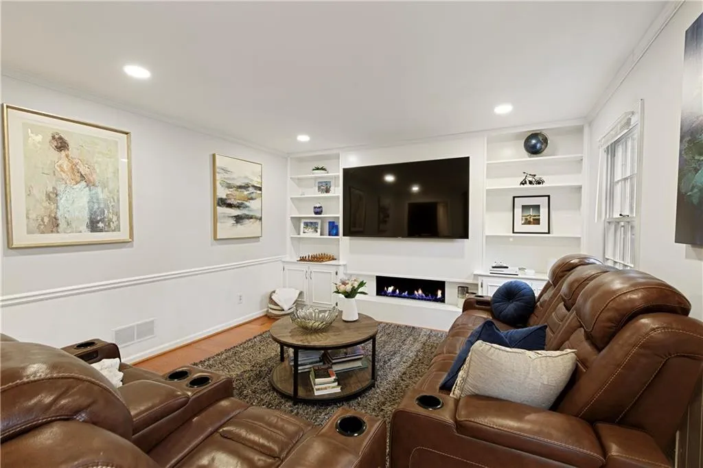 Roswell, Georgia 30076, United States, 5 Bedrooms Bedrooms, ,4 BathroomsBathrooms,Residential,Coming Soon,94988