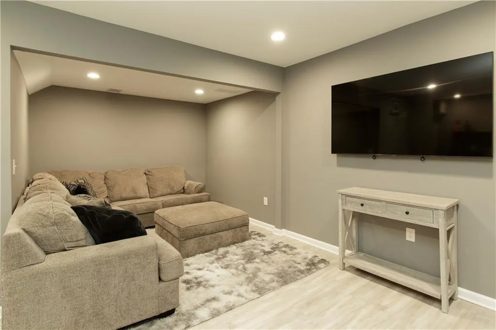 Roswell, Georgia 30076, United States, 5 Bedrooms Bedrooms, ,4 BathroomsBathrooms,Residential,Coming Soon,94988