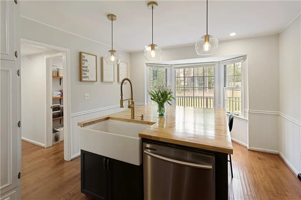 Roswell, Georgia 30076, United States, 5 Bedrooms Bedrooms, ,4 BathroomsBathrooms,Residential,Coming Soon,94988