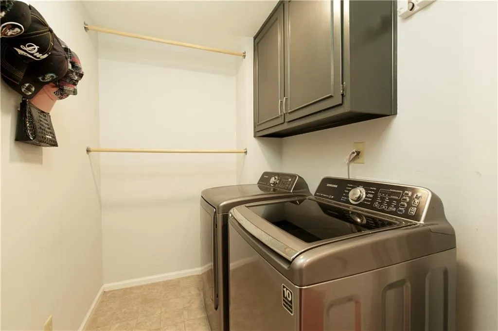 Roswell, Georgia 30076, United States, 5 Bedrooms Bedrooms, ,4 BathroomsBathrooms,Residential,Coming Soon,94988