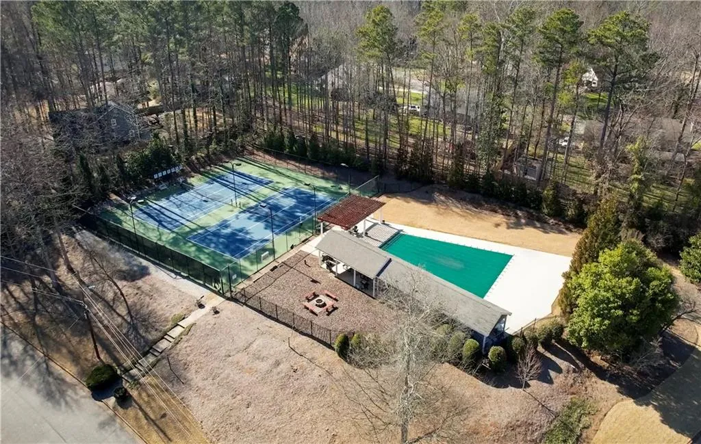 Roswell, Georgia 30076, United States, 5 Bedrooms Bedrooms, ,4 BathroomsBathrooms,Residential,Coming Soon,94988