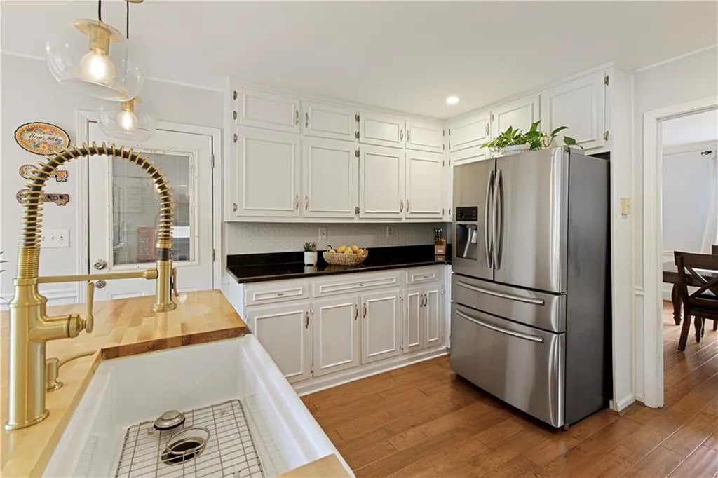 Roswell, Georgia 30076, United States, 5 Bedrooms Bedrooms, ,4 BathroomsBathrooms,Residential,Coming Soon,94988