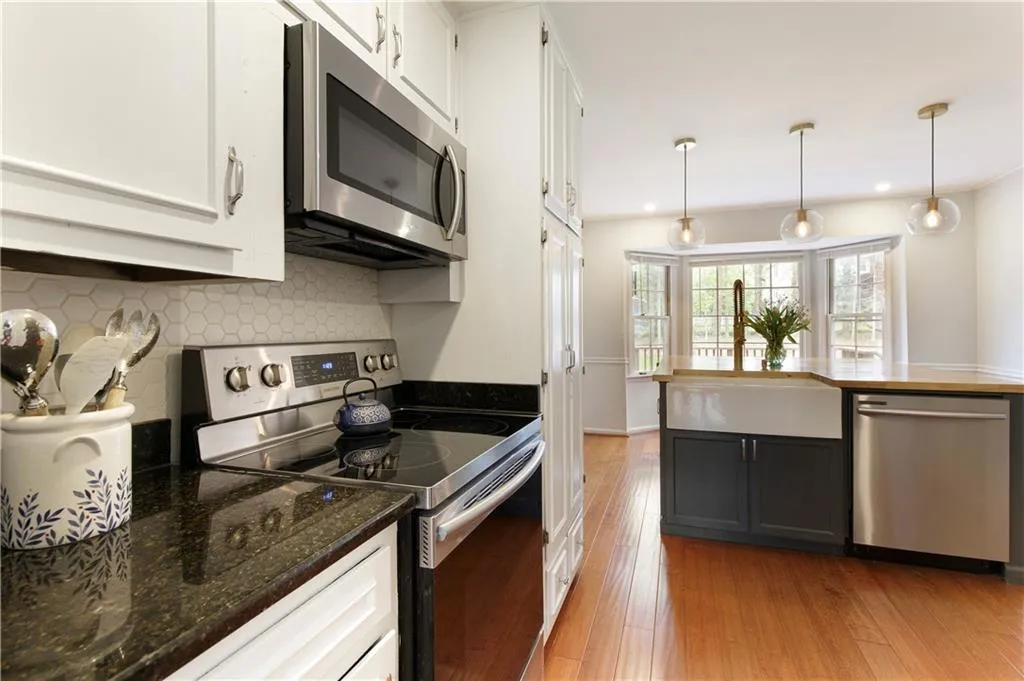 Roswell, Georgia 30076, United States, 5 Bedrooms Bedrooms, ,4 BathroomsBathrooms,Residential,Coming Soon,94988