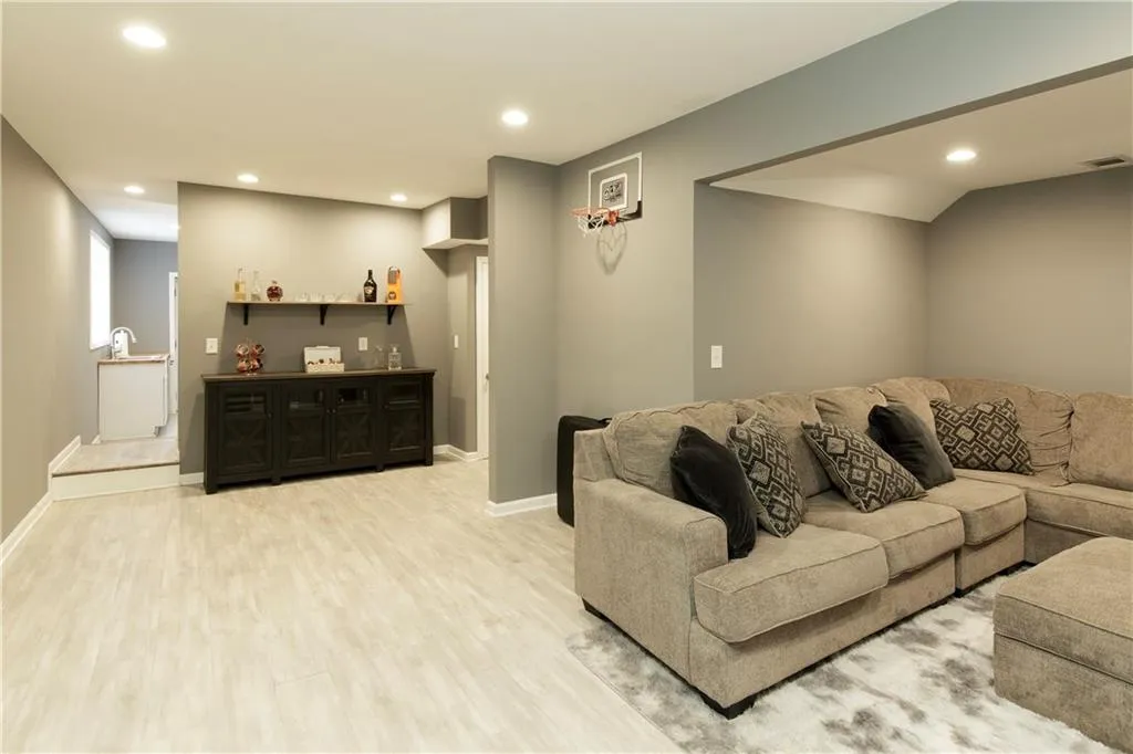 Roswell, Georgia 30076, United States, 5 Bedrooms Bedrooms, ,4 BathroomsBathrooms,Residential,Coming Soon,94988