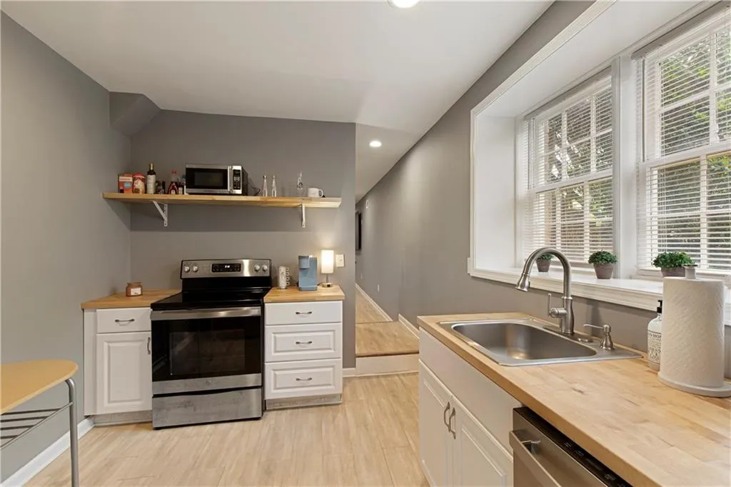 Roswell, Georgia 30076, United States, 5 Bedrooms Bedrooms, ,4 BathroomsBathrooms,Residential,Coming Soon,94988