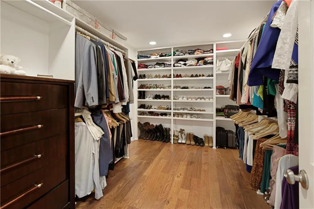 Roswell, Georgia 30076, United States, 5 Bedrooms Bedrooms, ,4 BathroomsBathrooms,Residential,Coming Soon,94988