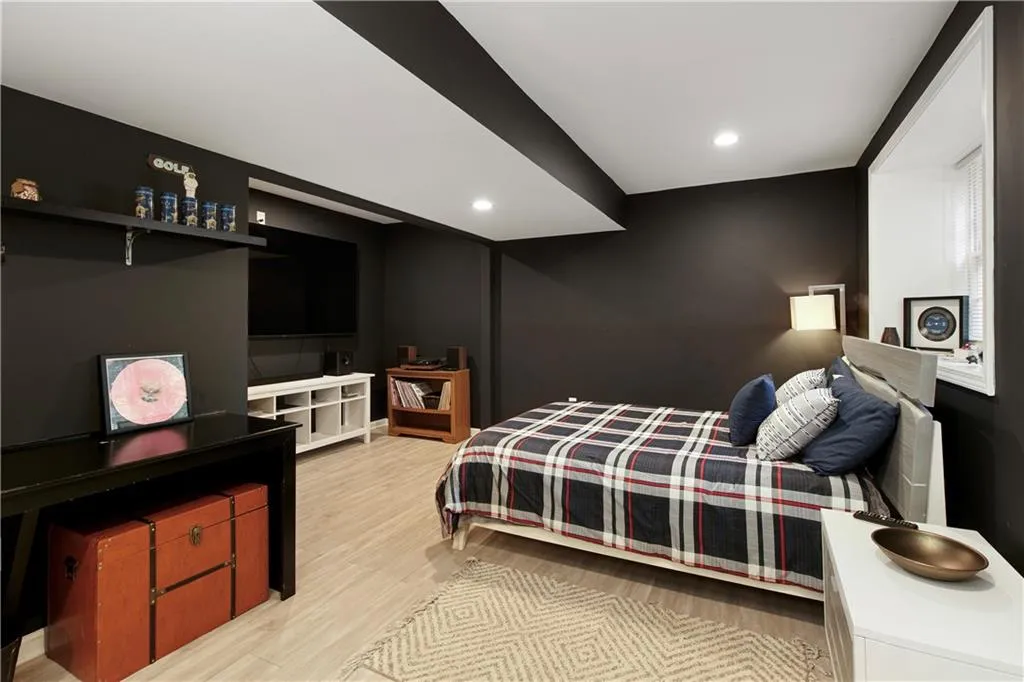 Roswell, Georgia 30076, United States, 5 Bedrooms Bedrooms, ,4 BathroomsBathrooms,Residential,Coming Soon,94988