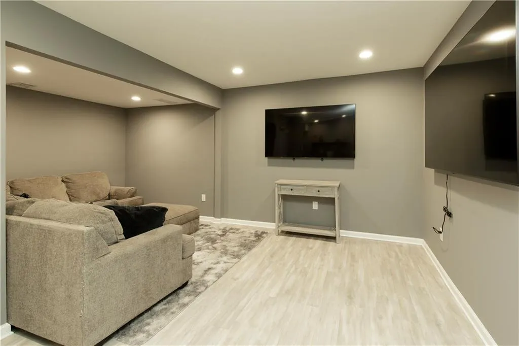 Roswell, Georgia 30076, United States, 5 Bedrooms Bedrooms, ,4 BathroomsBathrooms,Residential,Coming Soon,94988