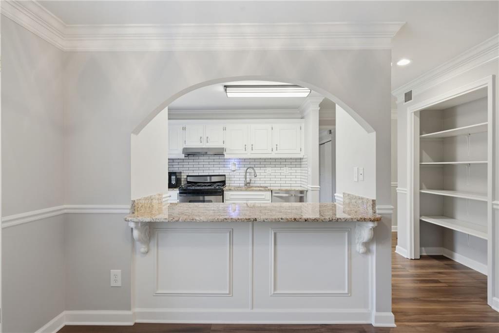 101 Woodcliff Drive 101