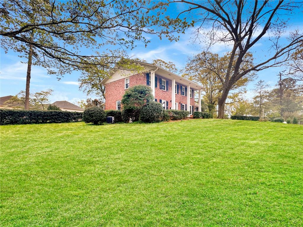 2484 POWERS FERRY Drive SE