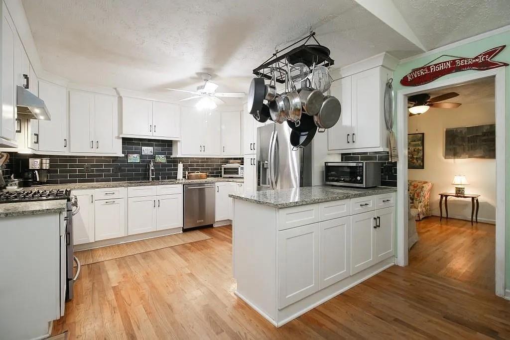 2543 Lake Flair Court NE