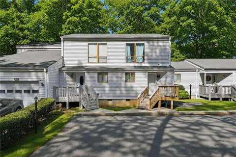 Townhouse For Sale - 402 Willow Way<br/> Villa Rica, GA 30180