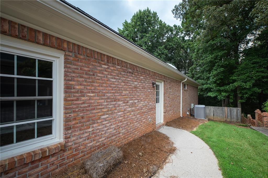 5195 Overbend Trail