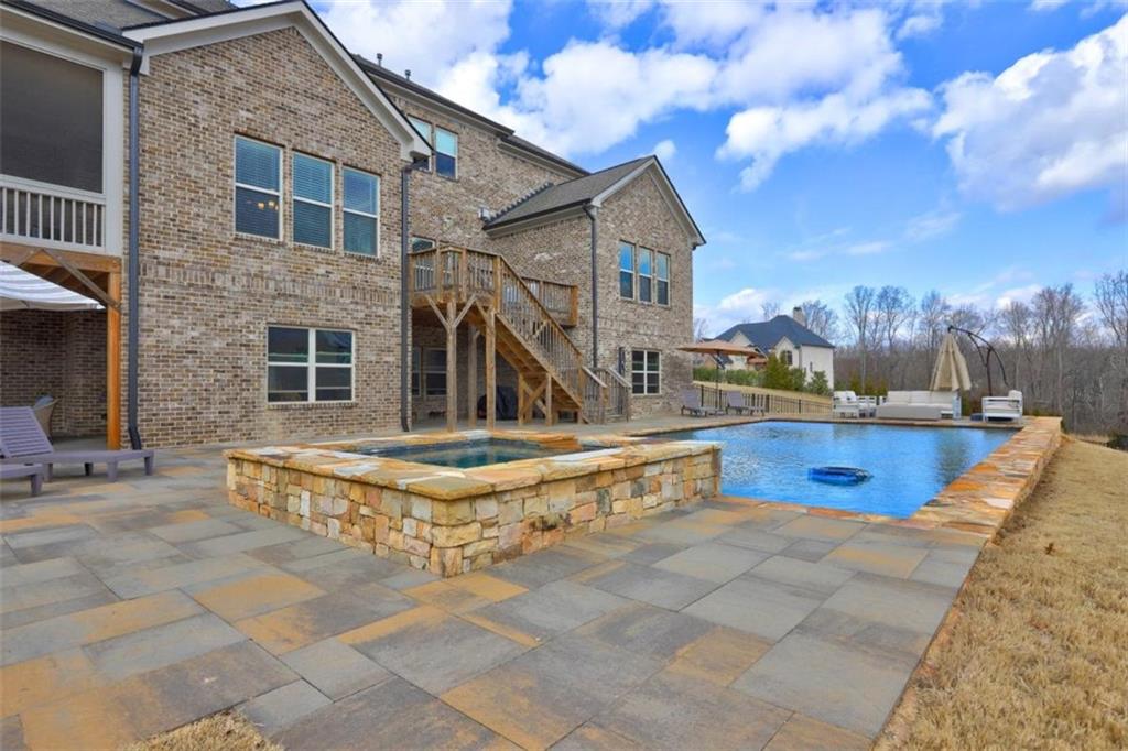 5540 Wood Falls Drive, Buford, Georgia image 10