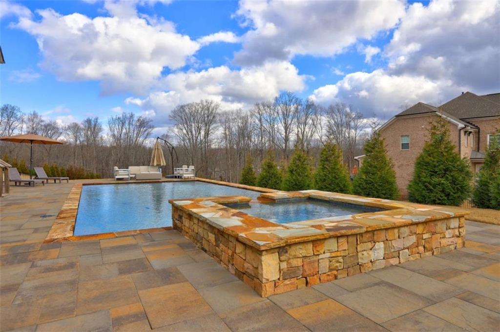 5540 Wood Falls Drive, Buford, Georgia image 11