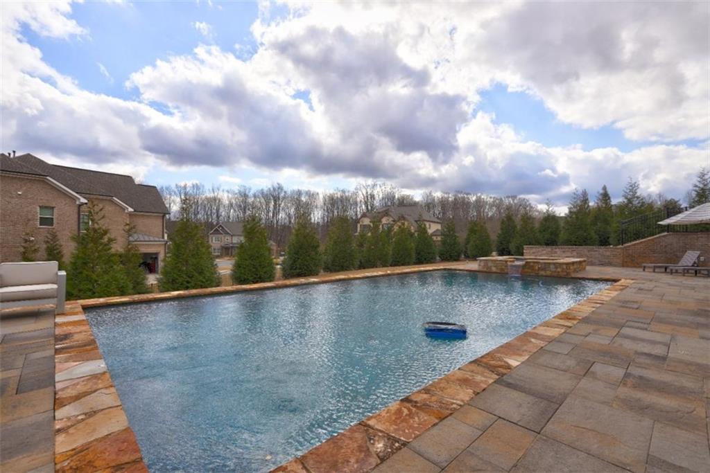 5540 Wood Falls Drive, Buford, Georgia image 17