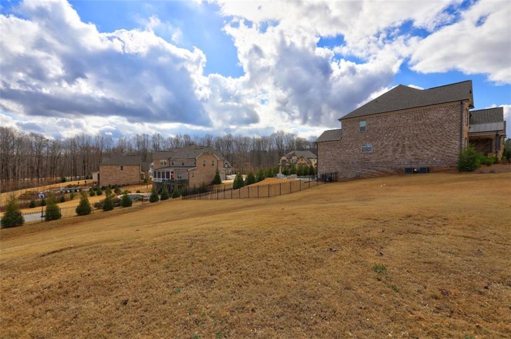 5540 Wood Falls Drive, Buford, Georgia image 6