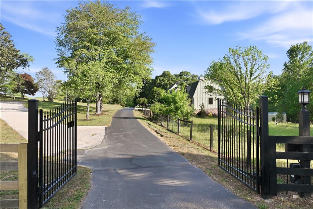 5618 Burke Lane