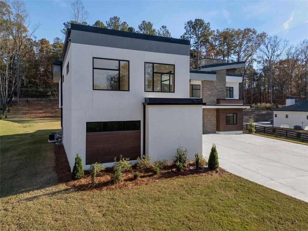 1678 Thomas Drive