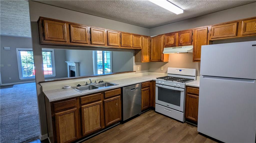3751 Oakwood Manor