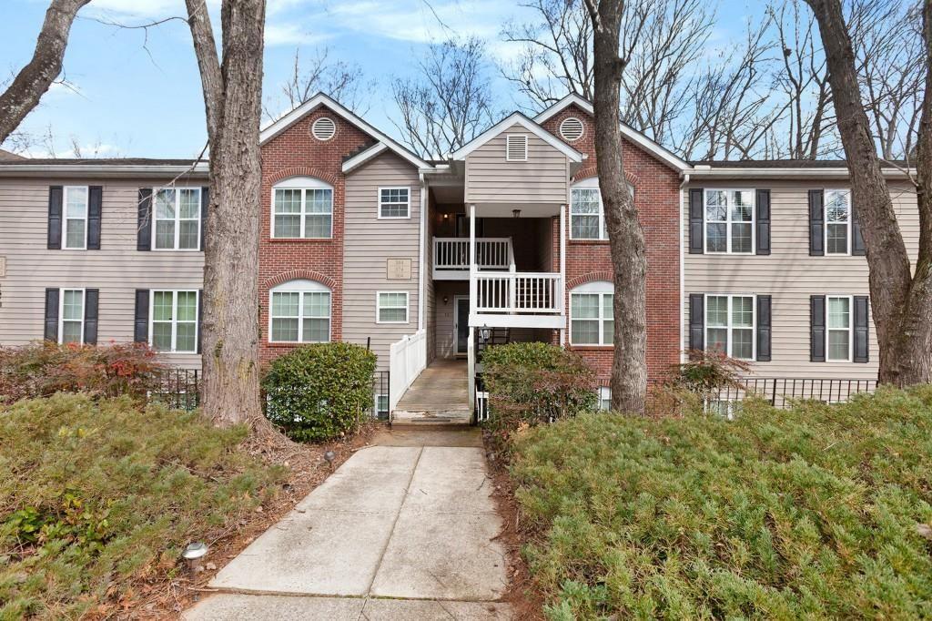 384 Teal Court, Roswell, Georgia image 1