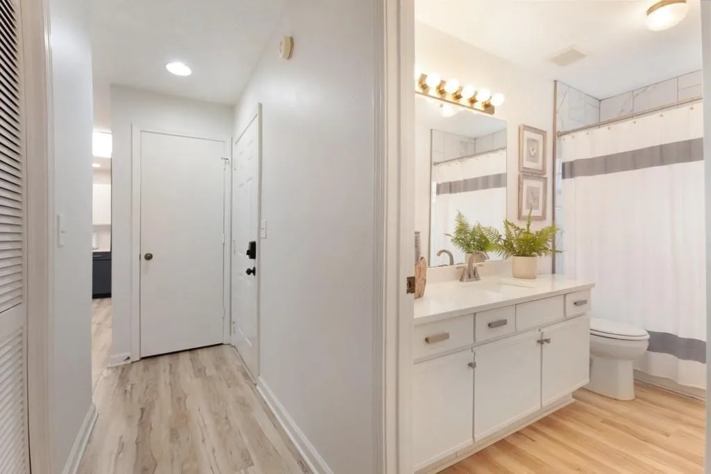 Roswell, Georgia 30076, United States, 2 Bedrooms Bedrooms, ,2 BathroomsBathrooms,Residential,Active,114972