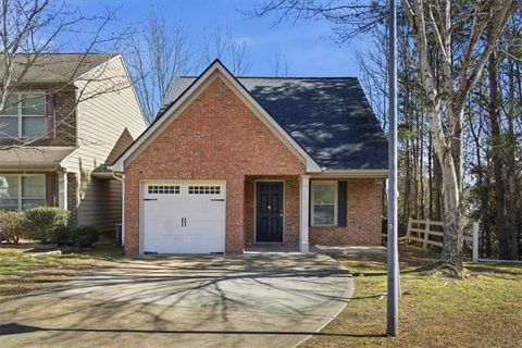 Homes For Sale - 3018 Broadleaf Trail<br/> Fairburn, GA 30213