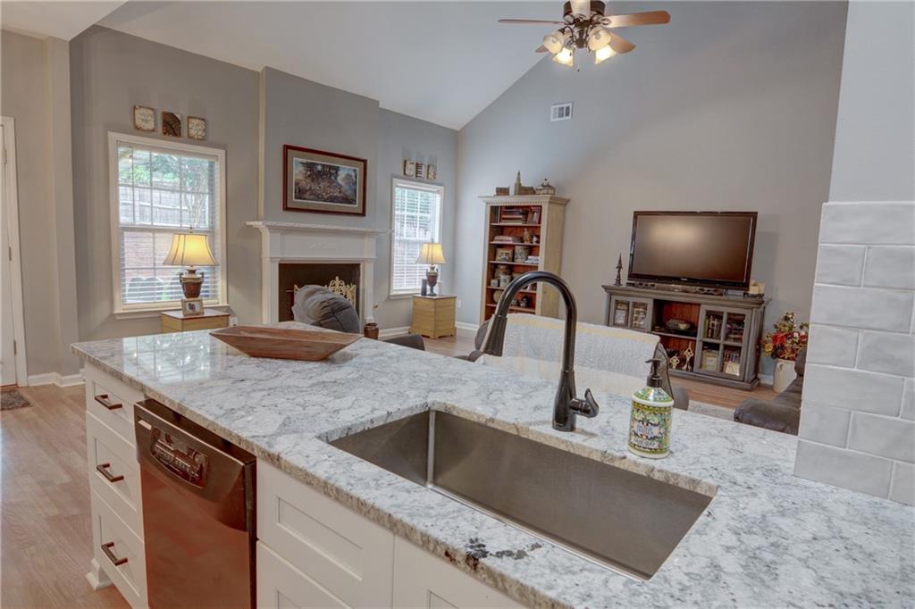 5720 Kennemore Drive, Alpharetta, Georgia image 29
