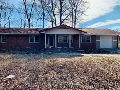 Homes For Sale - 738 Burns Road<br/> Carrollton, GA 30117