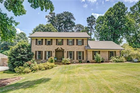 Homes For Sale - 4414 Dunriver Drive<br/> Lilburn, GA 30047