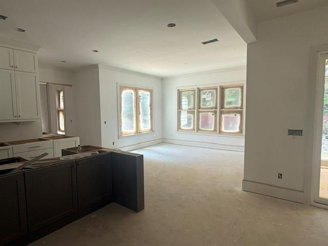 2932 Surrey Lane